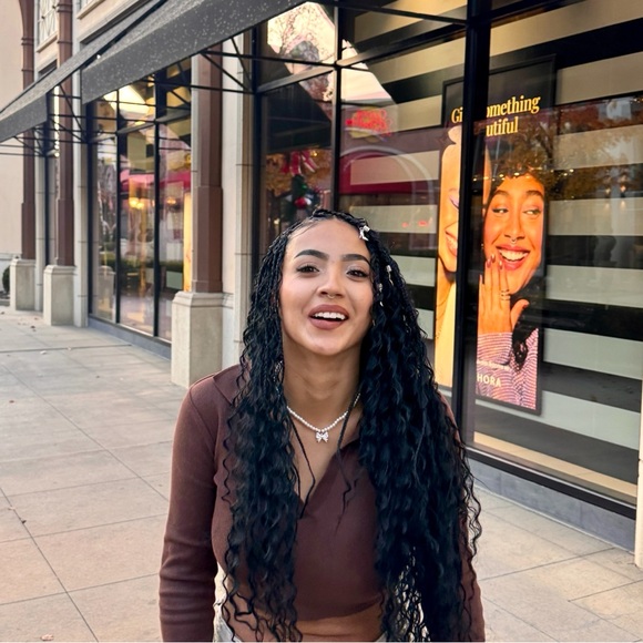 Meet your Posher, Catalina - Picture 1 of 1